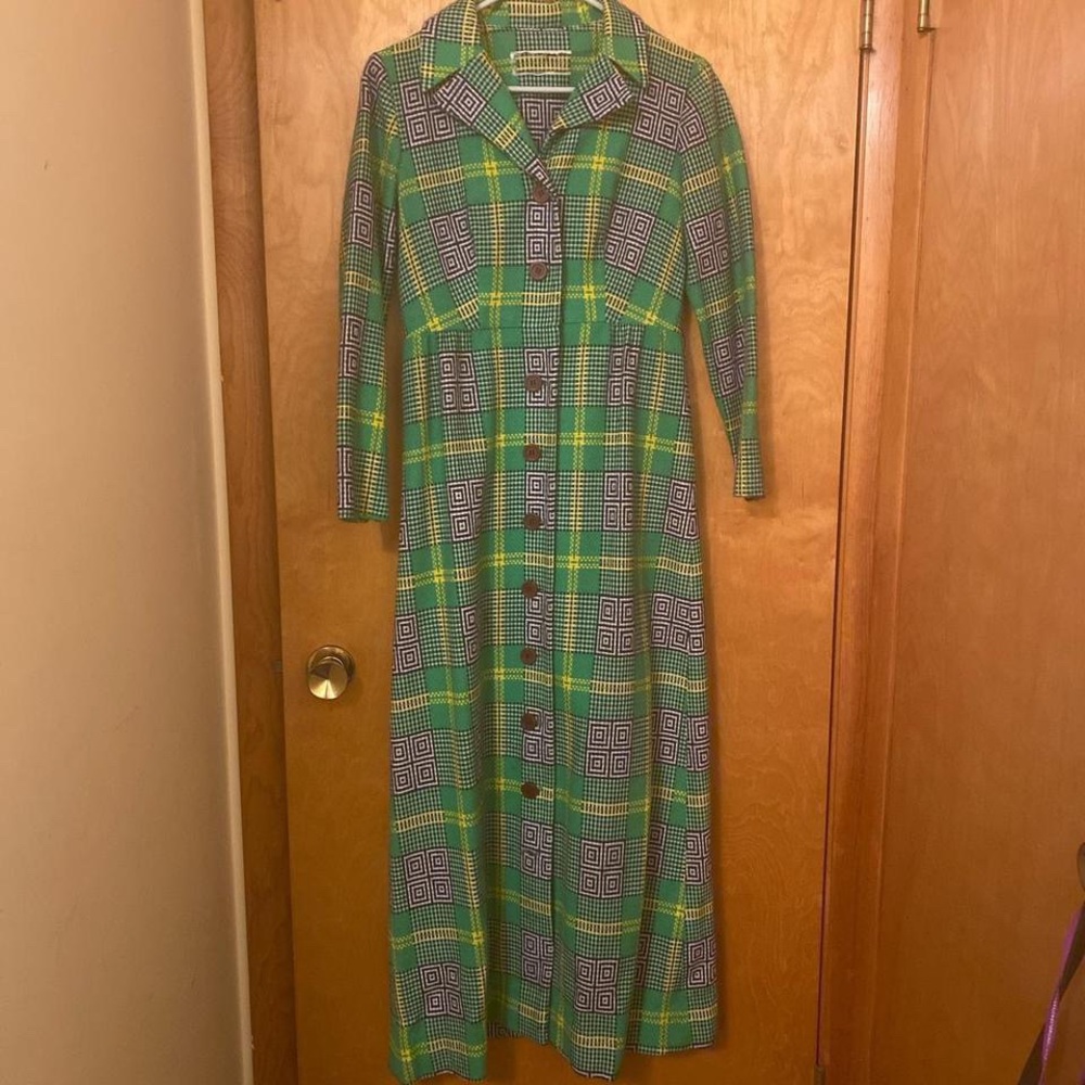 Vintage 60s Button Down Geometric Coat/Dress. Tag is torn off but fits like a S